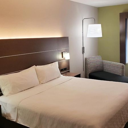 Holiday Inn Express Hotel And Suites Weslaco By Ihg Bagian luar foto