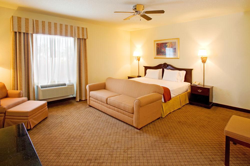 Holiday Inn Express Hotel And Suites Weslaco By Ihg Bagian luar foto