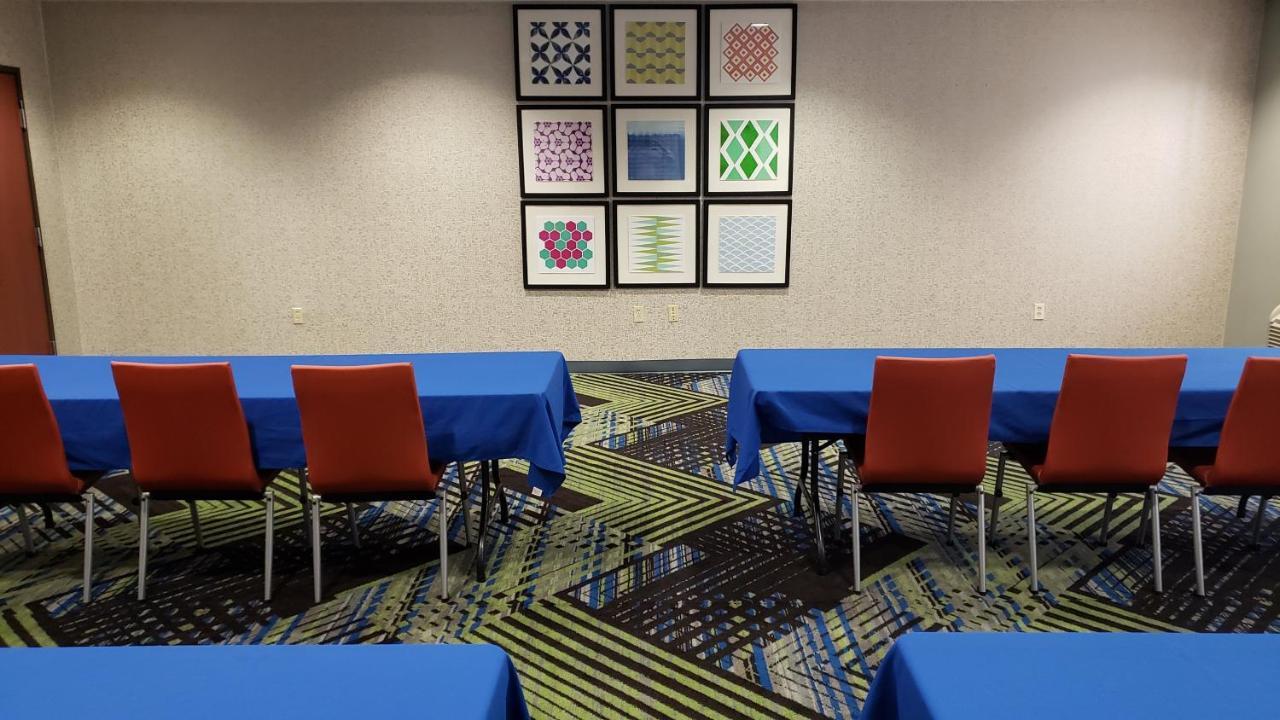 Holiday Inn Express Hotel And Suites Weslaco By Ihg Bagian luar foto