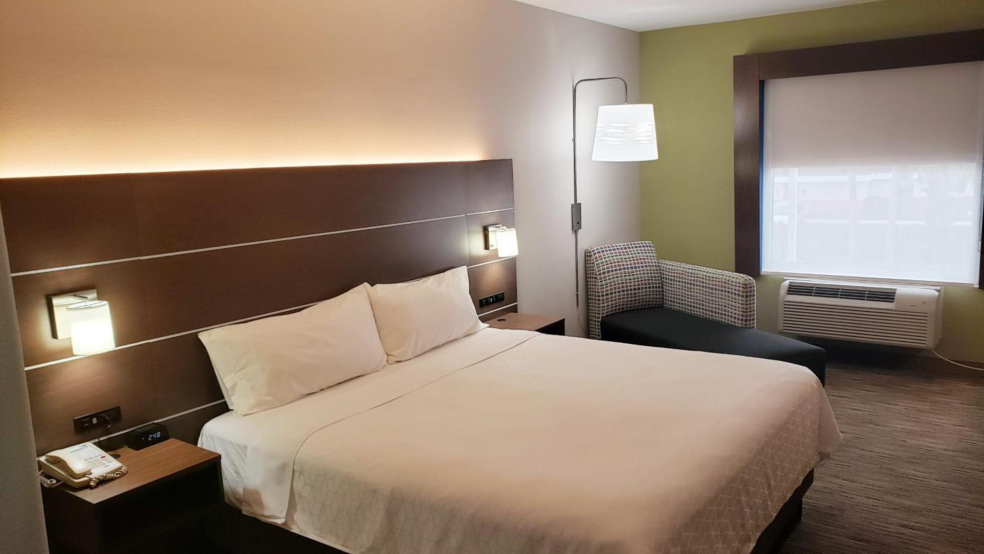 Holiday Inn Express Hotel And Suites Weslaco By Ihg Bagian luar foto