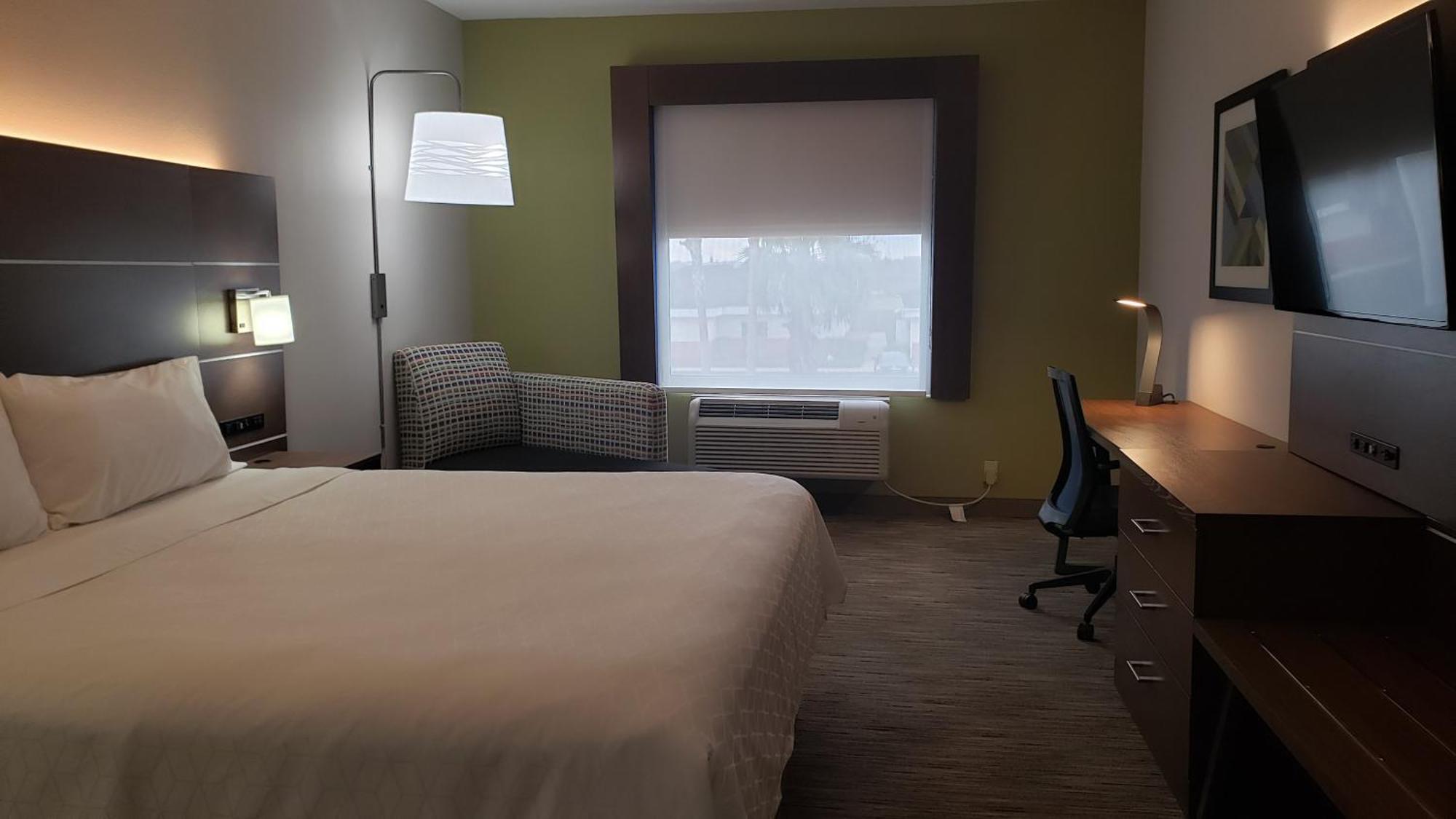 Holiday Inn Express Hotel And Suites Weslaco By Ihg Bagian luar foto