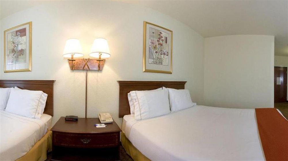 Holiday Inn Express Hotel And Suites Weslaco By Ihg Bagian luar foto