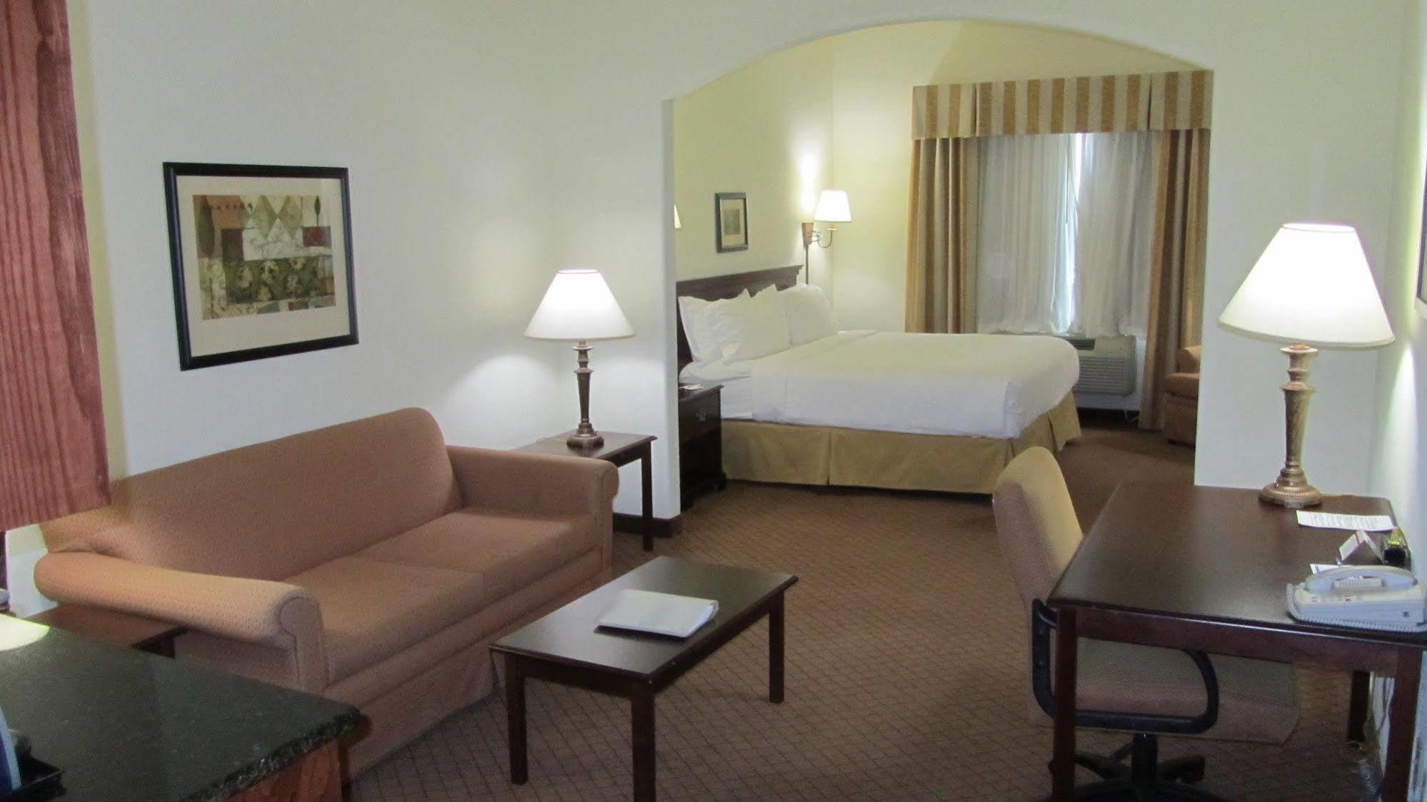 Holiday Inn Express Hotel And Suites Weslaco By Ihg Bagian luar foto