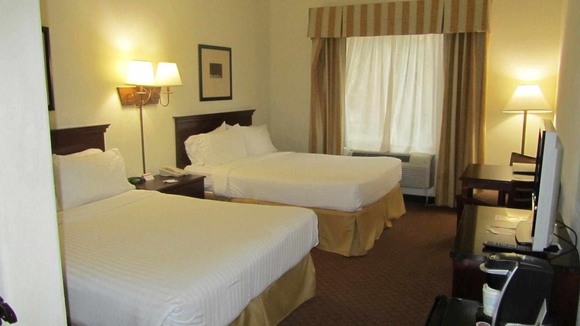 Holiday Inn Express Hotel And Suites Weslaco By Ihg Bagian luar foto