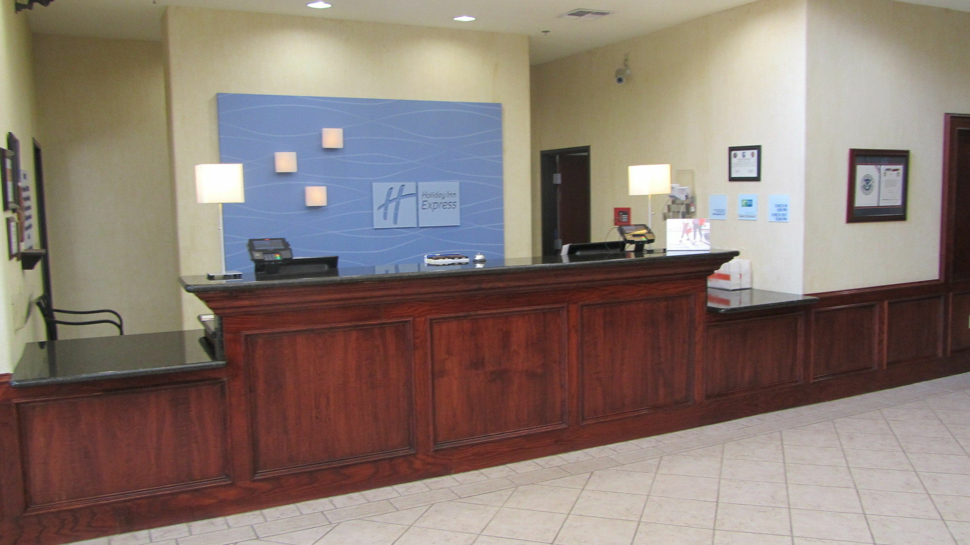Holiday Inn Express Hotel And Suites Weslaco By Ihg Bagian luar foto