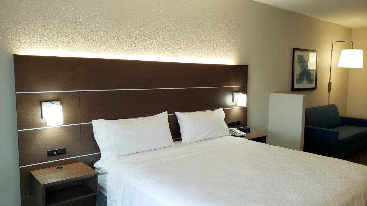 Holiday Inn Express Hotel And Suites Weslaco By Ihg Bagian luar foto