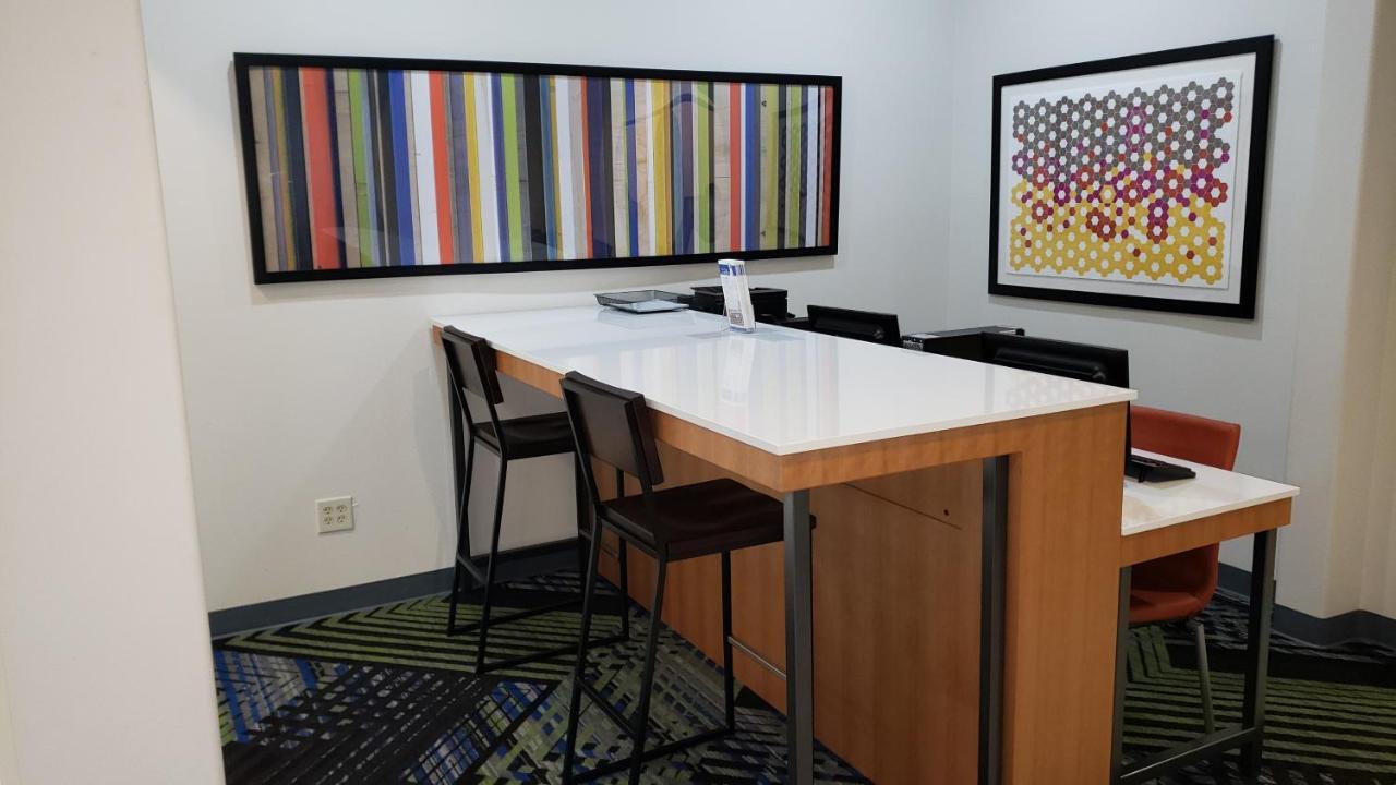 Holiday Inn Express Hotel And Suites Weslaco By Ihg Bagian luar foto