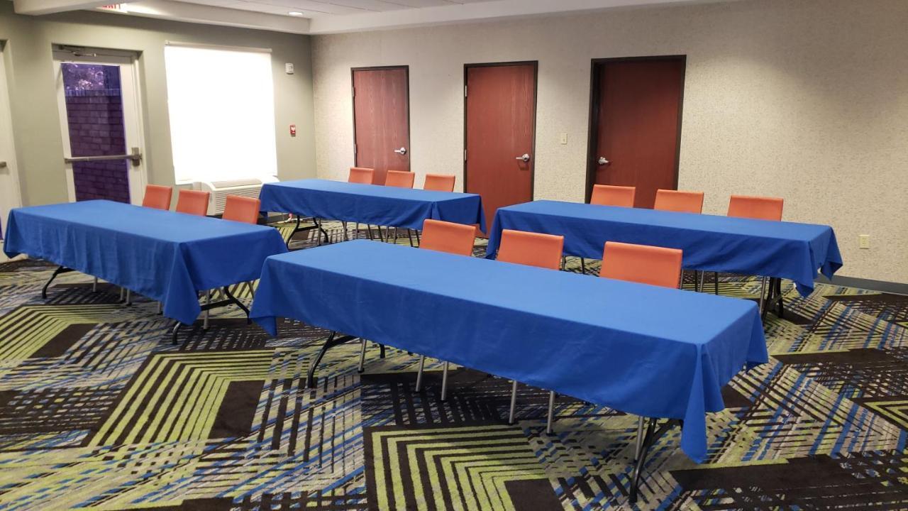 Holiday Inn Express Hotel And Suites Weslaco By Ihg Bagian luar foto