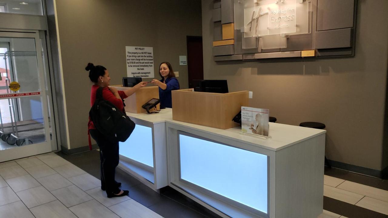Holiday Inn Express Hotel And Suites Weslaco By Ihg Bagian luar foto