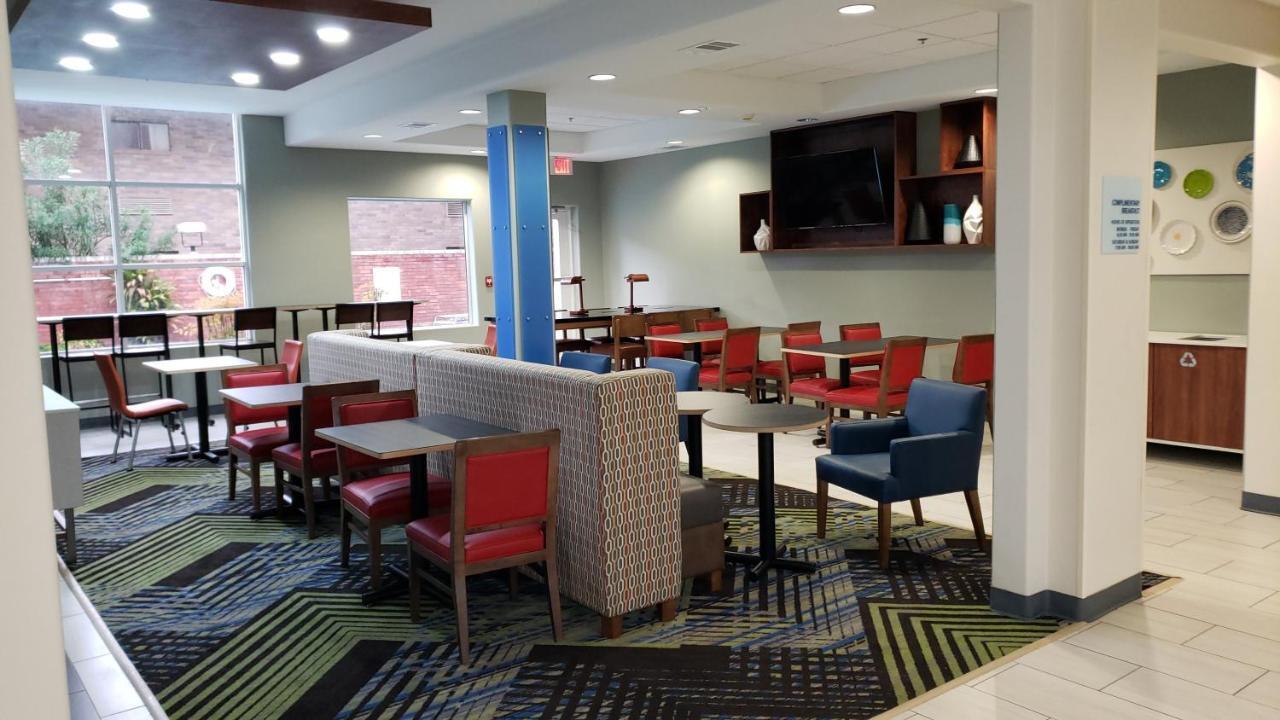 Holiday Inn Express Hotel And Suites Weslaco By Ihg Bagian luar foto