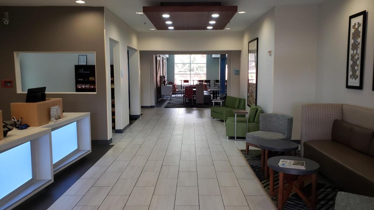 Holiday Inn Express Hotel And Suites Weslaco By Ihg Bagian luar foto