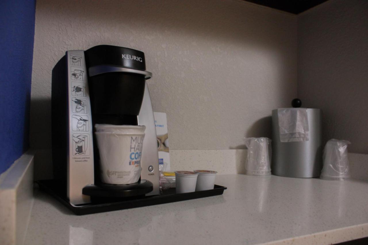 Holiday Inn Express Hotel And Suites Weslaco By Ihg Bagian luar foto