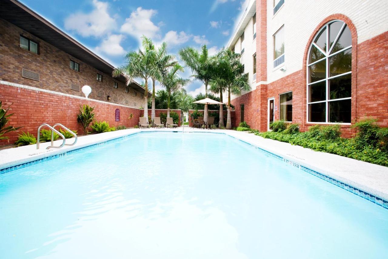Holiday Inn Express Hotel And Suites Weslaco By Ihg Bagian luar foto