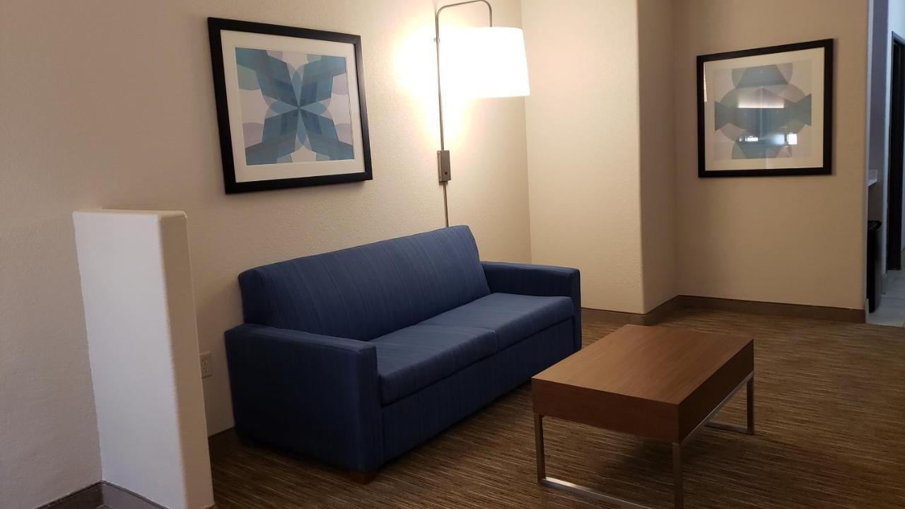 Holiday Inn Express Hotel And Suites Weslaco By Ihg Bagian luar foto
